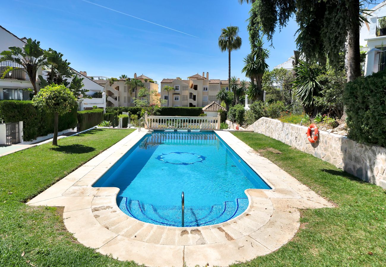 Doppelhaushälfte in Marbella - MONTEPIEDRAS 23