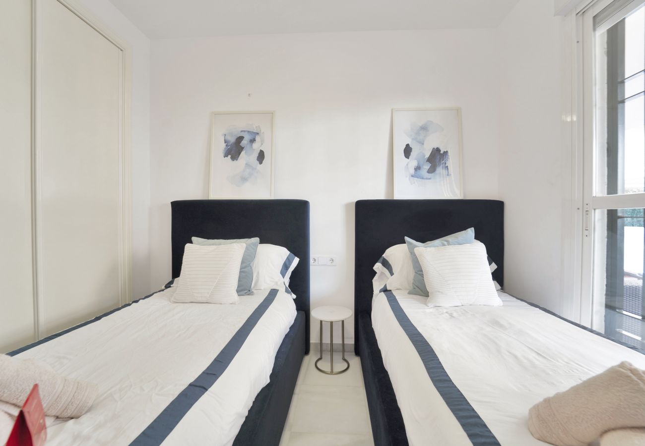 Apartment in Nueva andalucia - LORCRIMAR